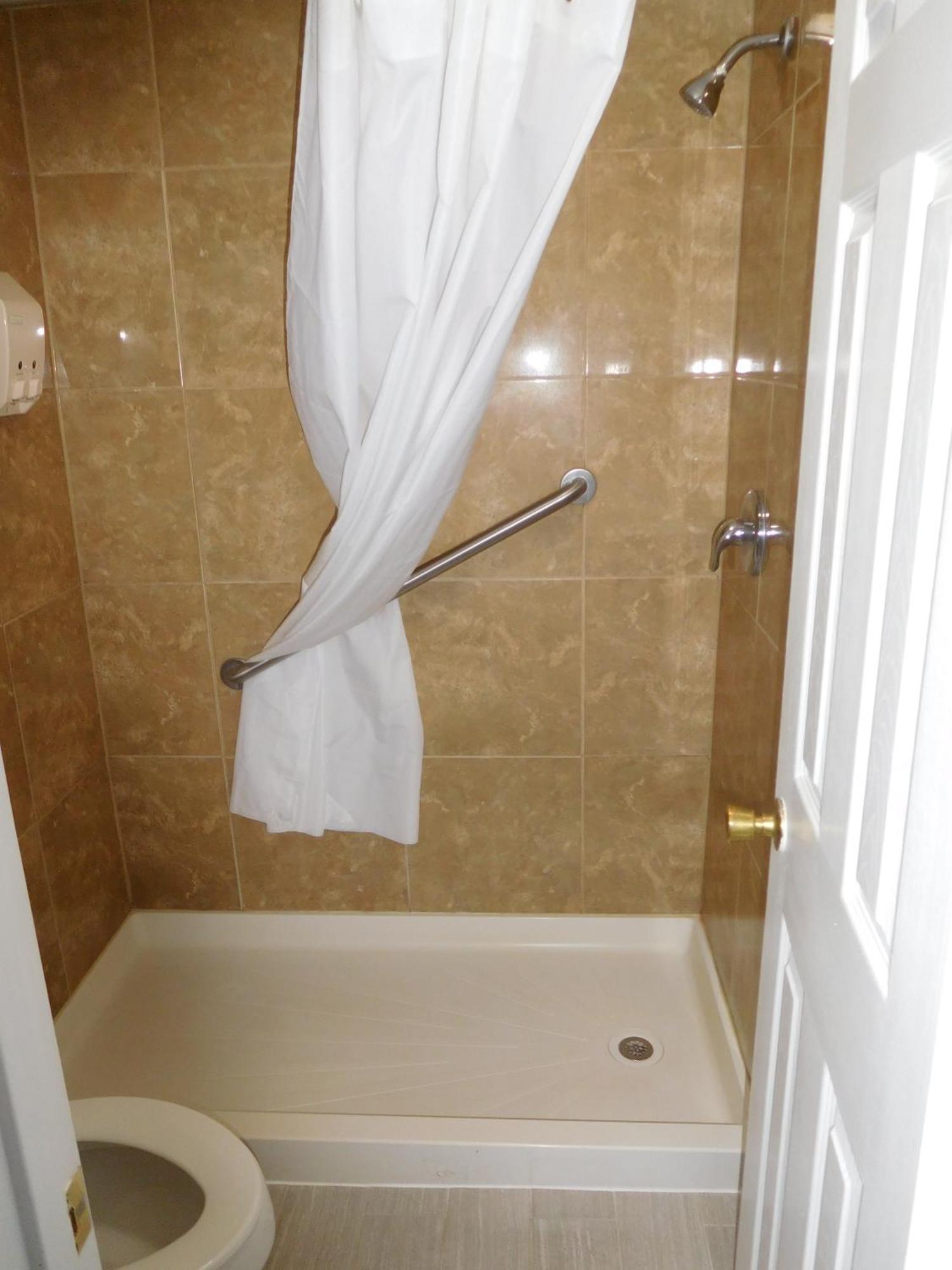 Deluxe Inn Stamford Εξωτερικό φωτογραφία